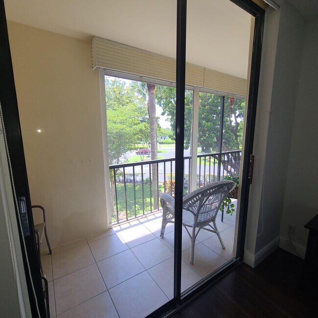 Building Photo - 5220 Las Verdes Cir