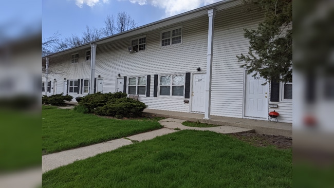 Building Photo - 837 Normal Rd