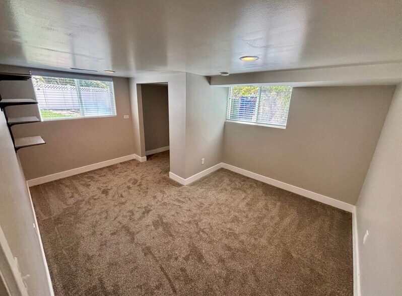 Building Photo - 552 E 250 N