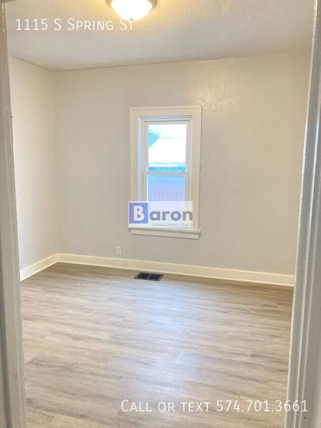 Building Photo - 1115 S Spring St