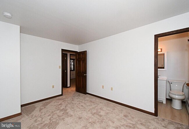 Building Photo - 306 Cedar Hill Rd