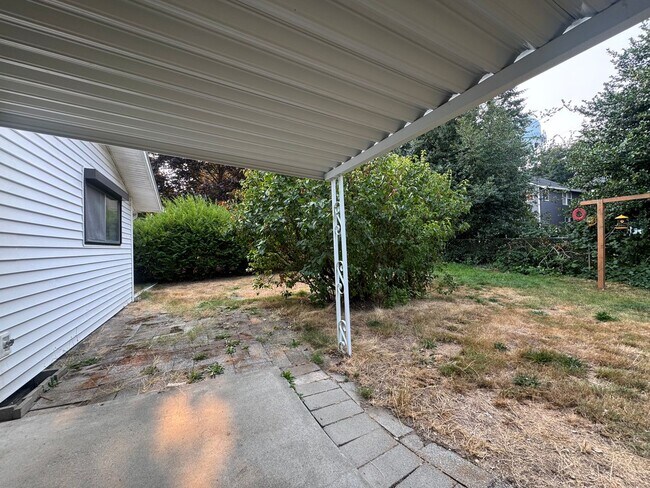 Building Photo - Lake Day Ready- 3 bedroom Rambler!