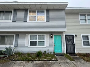 Building Photo - 6314 Wedgewood St