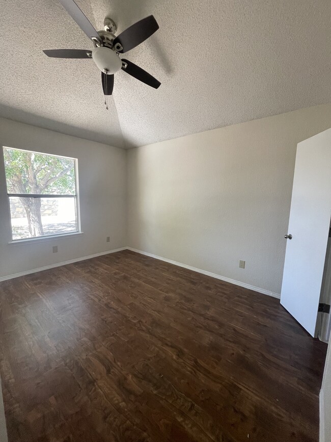 Building Photo - 12040 Sal Rasura Ct