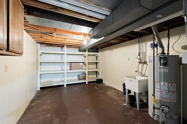 Building Photo - Beautiful 3 Bed Overland Park Ranch Home NEWLY REMODELED