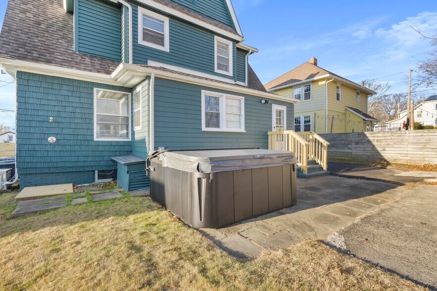 Building Photo - 11 Seaview Ave