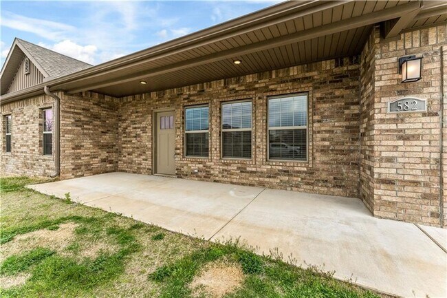 Building Photo - Minutes from I-49! 4BR/2.5BA Home