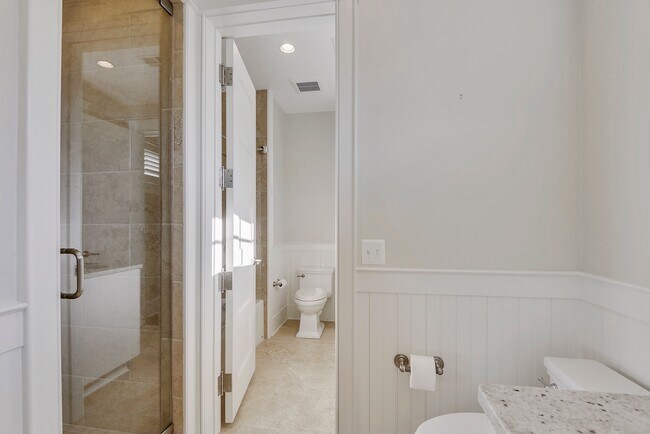 Building Photo - 5br Bethesda Home for Rent