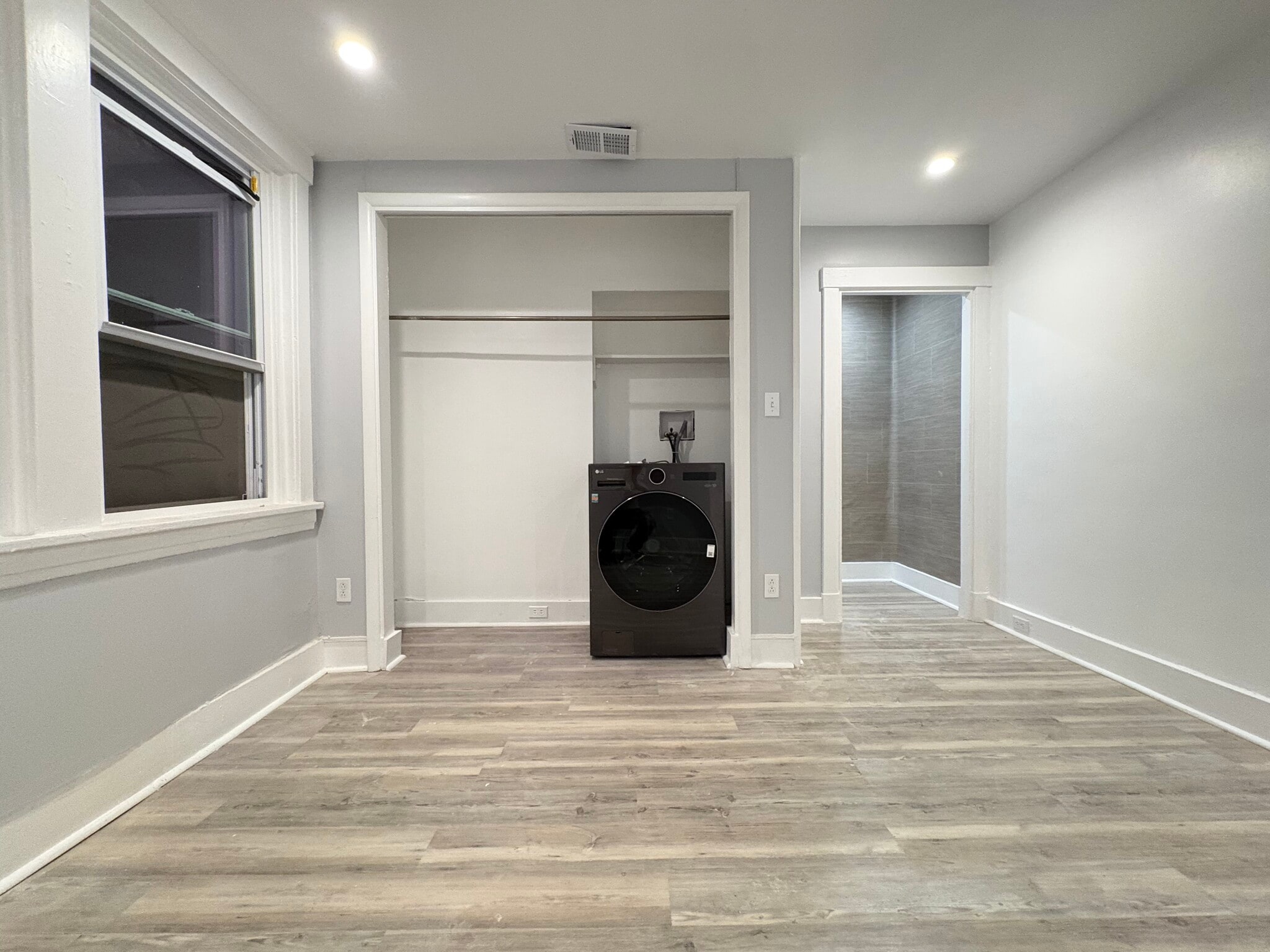 Building Photo - 5836 Phillips Ave