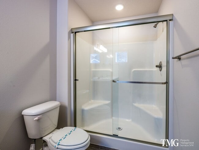 Building Photo - Centrally Located Townhome with Attached G...