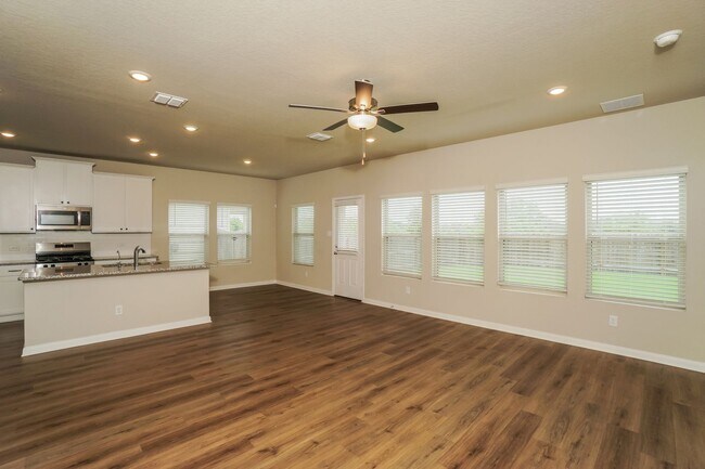 Building Photo - First time rental!