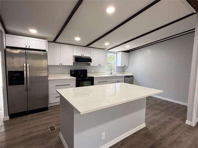 Building Photo - 8824 Overlook Dr