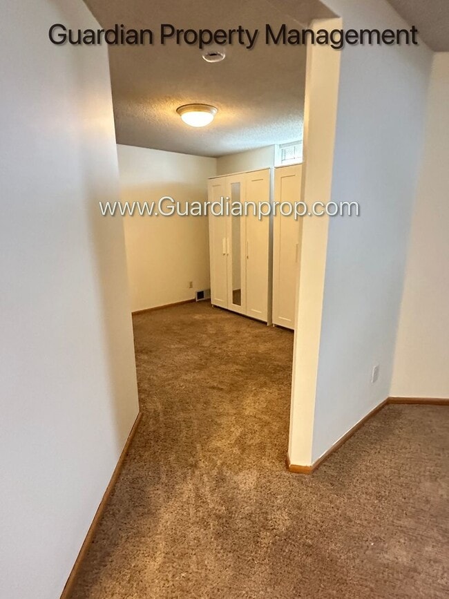 Building Photo - South West Bloomington Single Family Home,...