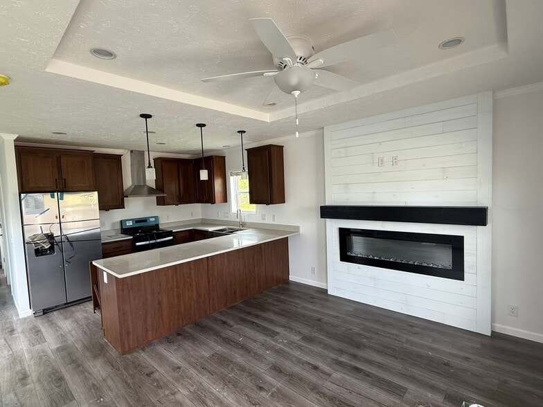 Primary Photo - Candlelight Estates