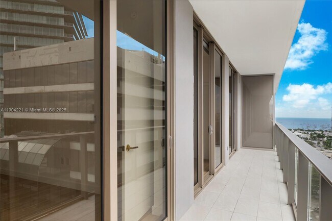 Building Photo - 2678 Tigertail Ave