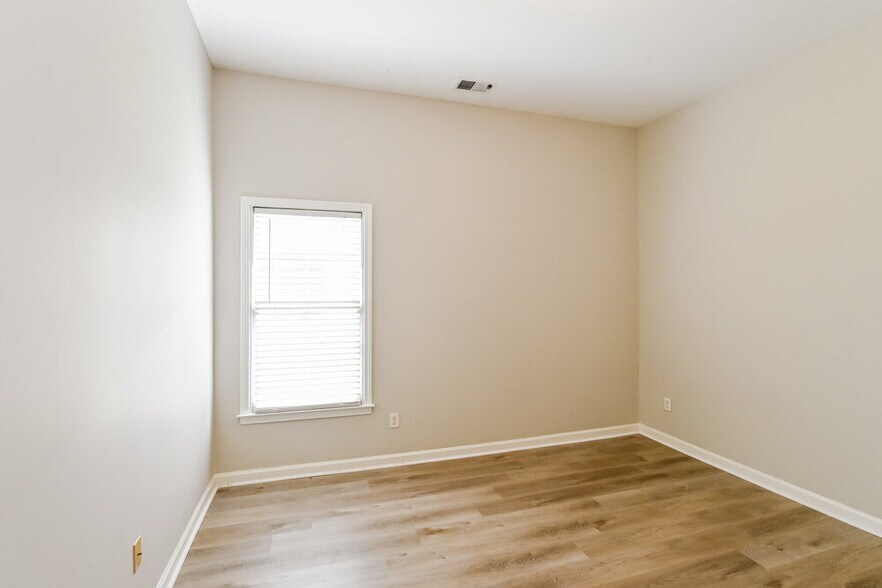 Building Photo - 2906 N Hartland