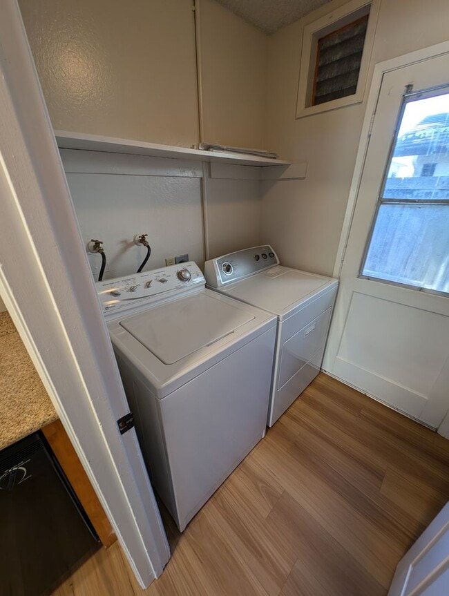 Building Photo - Los Gatos Townhome