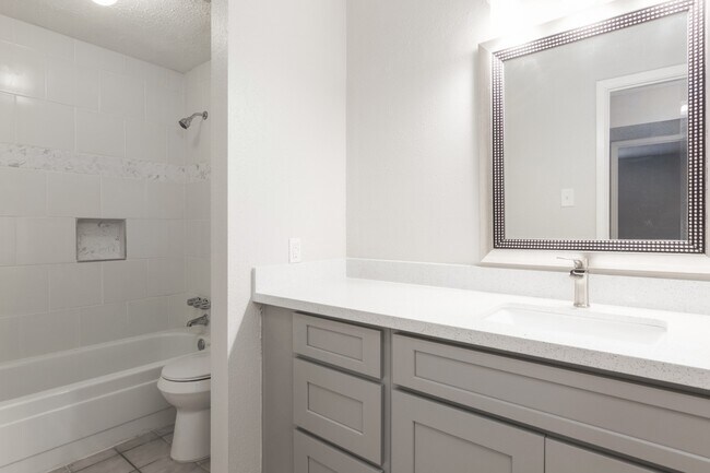 Building Photo - 10555 Turtlewood Ct