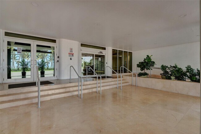 Building Photo - 5005 Collins Ave