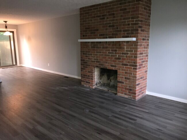 Building Photo - 448 Edinburgh Rd