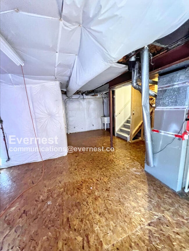 Building Photo - 502 W 114th Way