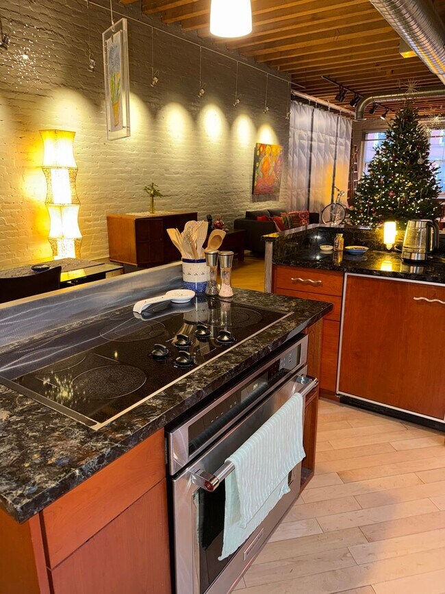 Building Photo - Beautifully 2-Bedroom Condo in Boston