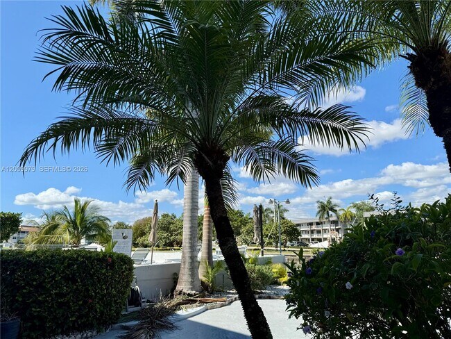 Building Photo - 467 Golden Isles Dr