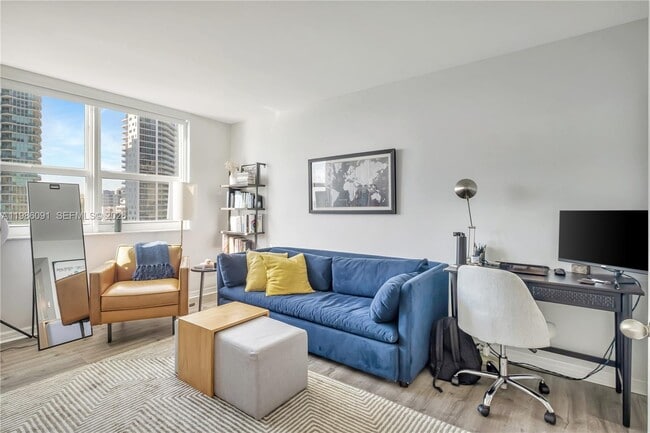 Building Photo - 1155 Brickell Bay Dr