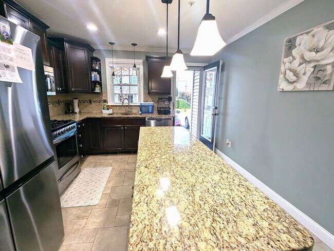 Building Photo - 1284 County St