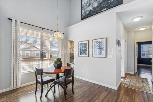 Building Photo - 3912 S Carson St