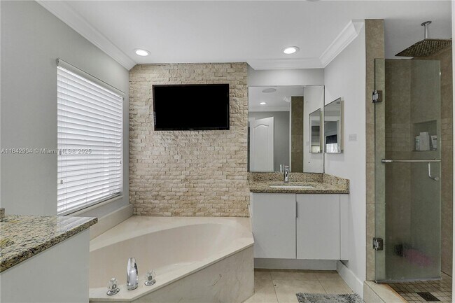 Building Photo - 6047 Seminole Gardens Cir