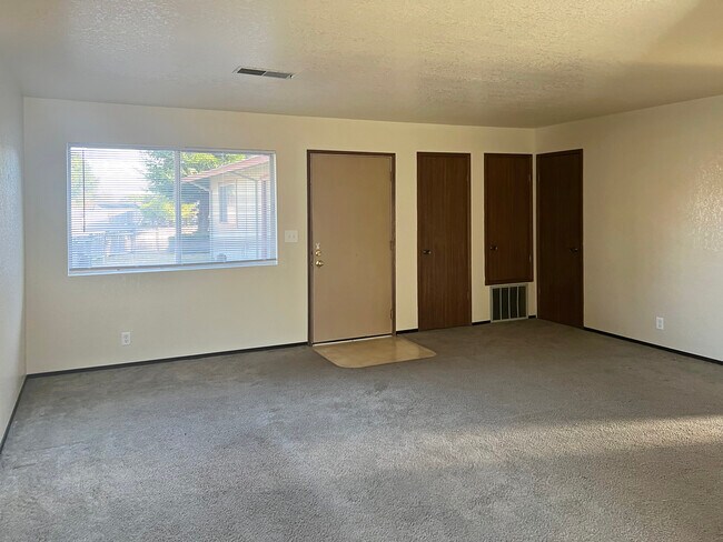 Building Photo - 2368 Blue Jay Ct