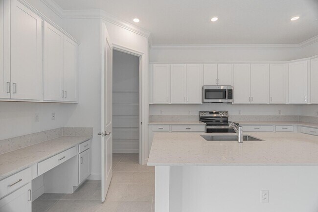 Building Photo - 13885 SE Riversway St