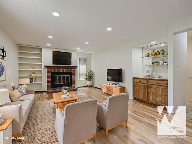 Building Photo - Charming 4 Bedroom 2.5 Bath in Lakewood!