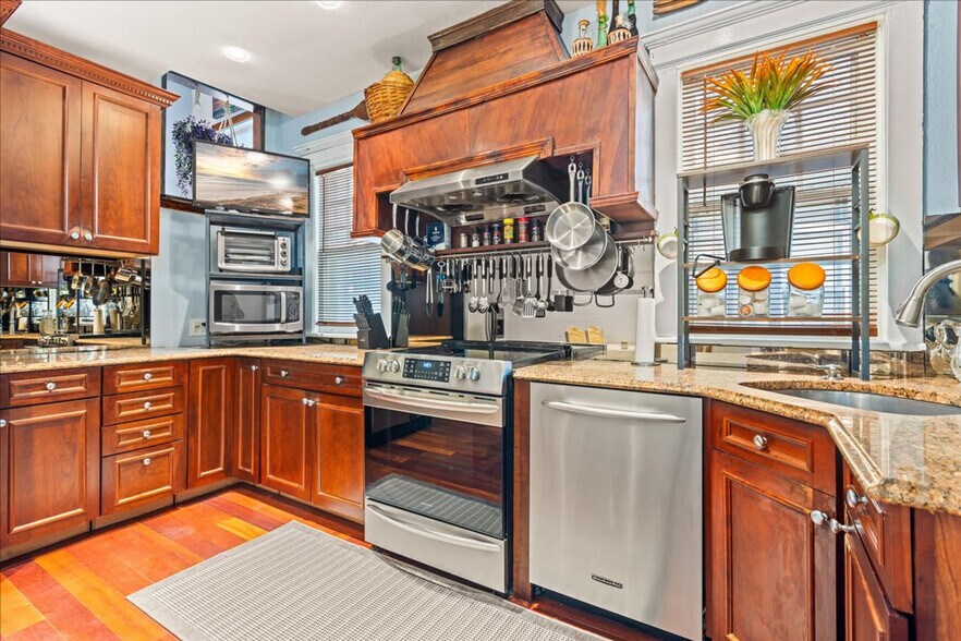 Building Photo - 27 S Oakland Ave