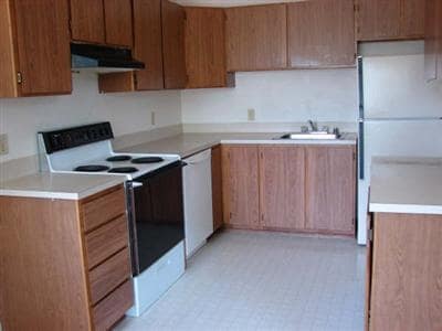 Kitchen - Juneau's Landing Apartments