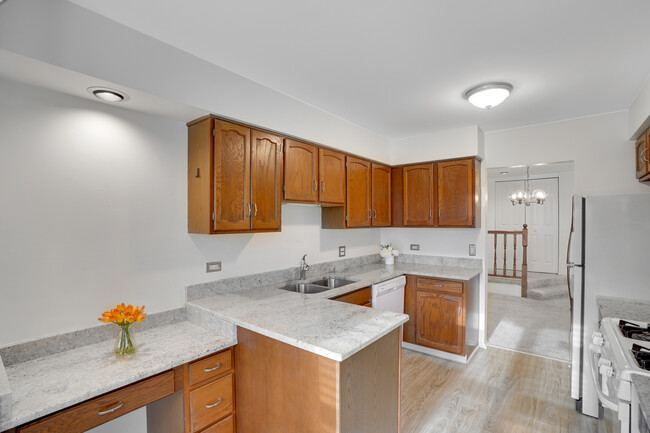 Building Photo - 1330 Cromwell Ct