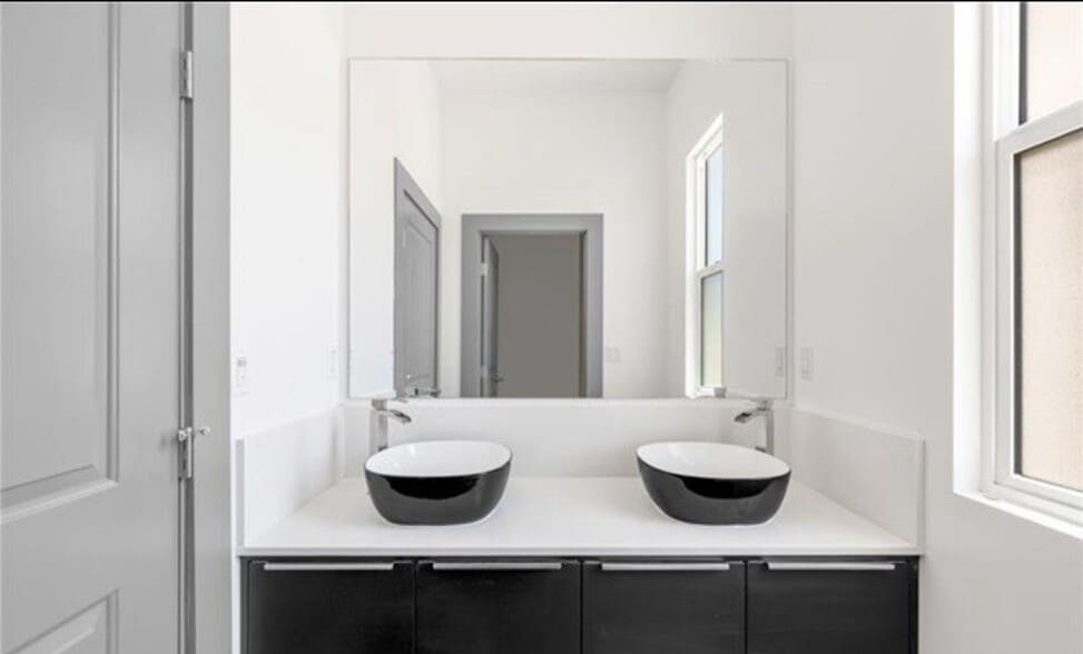 Building Photo - 41446 Manzanita Dr
