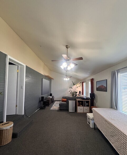 Large room - 1790 N 550 W
