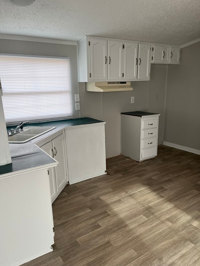 Building Photo - 1700 Lizzie Mill Rd