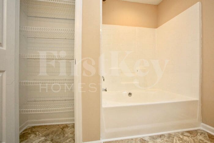 Building Photo - 3817 Sipes Ln