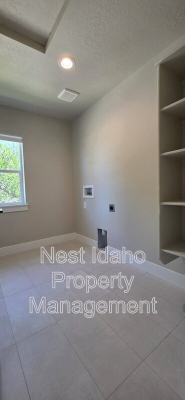 Building Photo - 1939 N Danish Ln