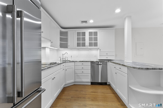 Building Photo - 249 Main St