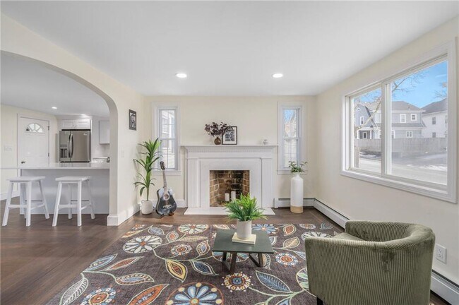 Building Photo - 33 Moorland Ave