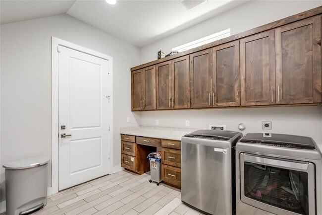 Building Photo - 2113 Glendale Pl