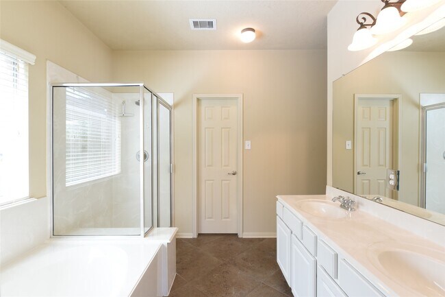 Building Photo - 118 E Lasting Spring Cir