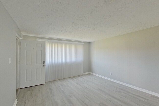 Building Photo - 3605 Cushing Dr