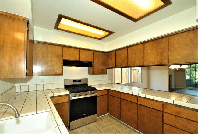 Building Photo - Lovely 4 Bedroom home in Clovis Unified