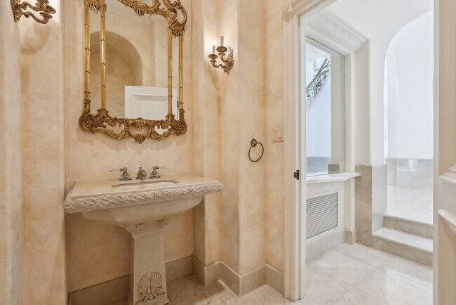 Building Photo - OCEAN VIEW CUSTOM BUILT LUXURY ESTATE