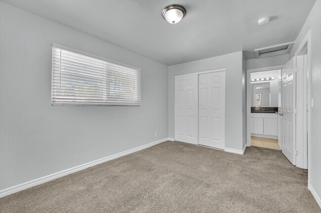 Building Photo - 2221 Santa Clara Dr